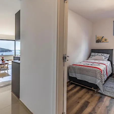 Apartman Amazing In Pula With Wifi *