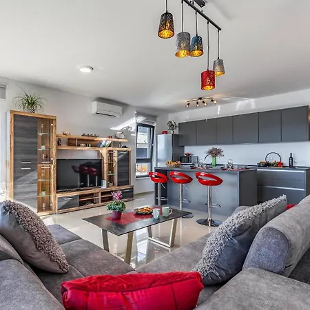 Amazing In Pula With Wifi