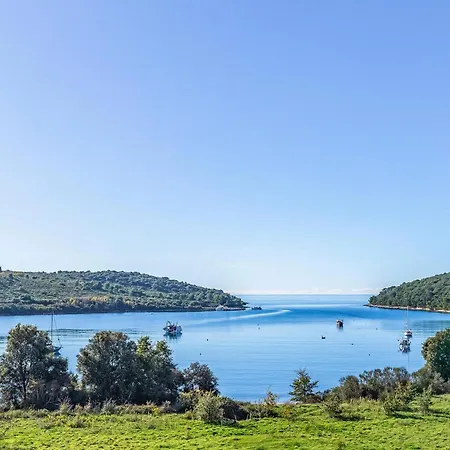 Amazing In Pula With Wifi Πούλα