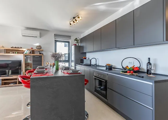 Apartamento Amazing In With Wifi Pula